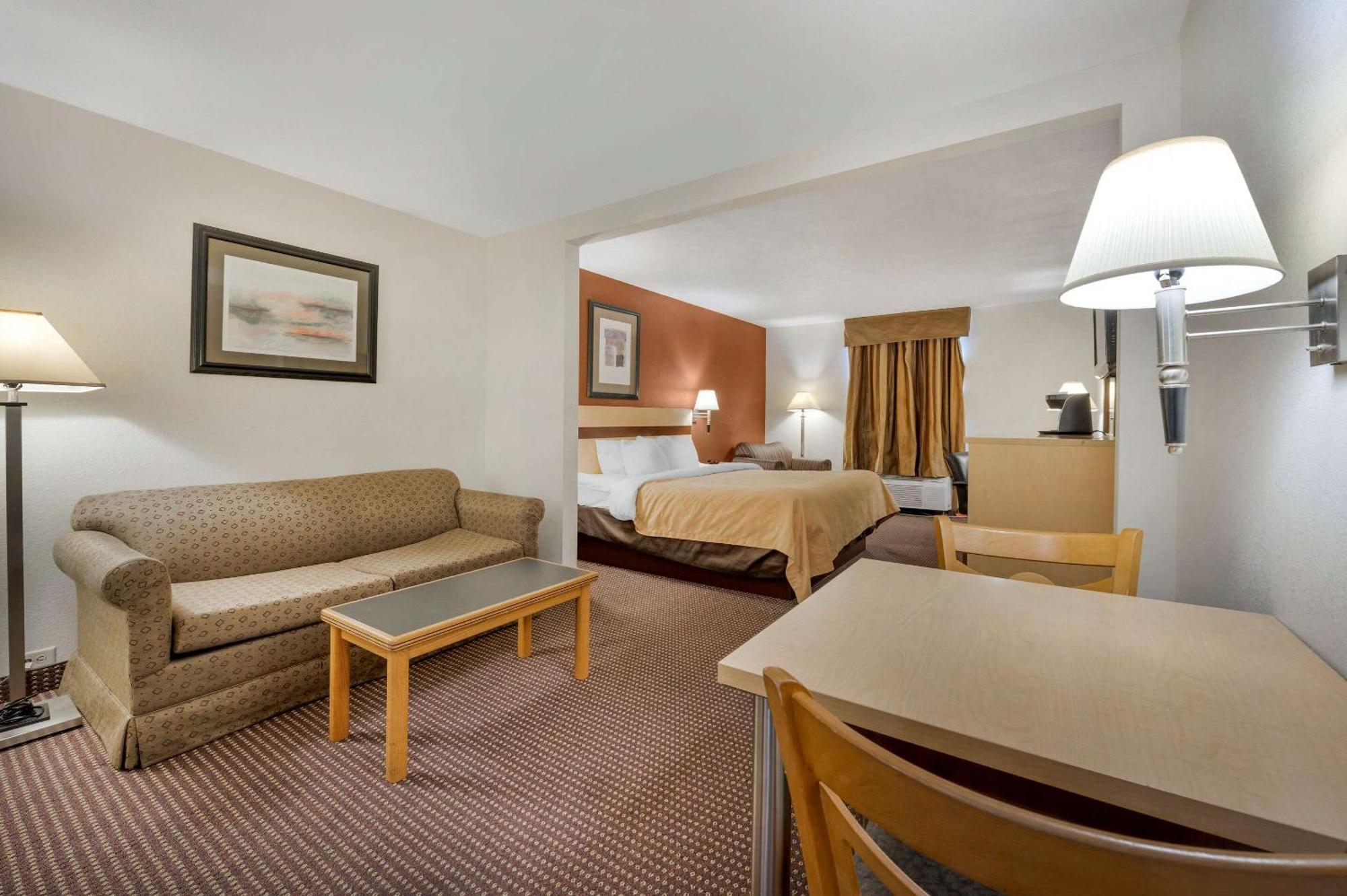 Quality Inn & Suites South-Obetz Kültér fotó